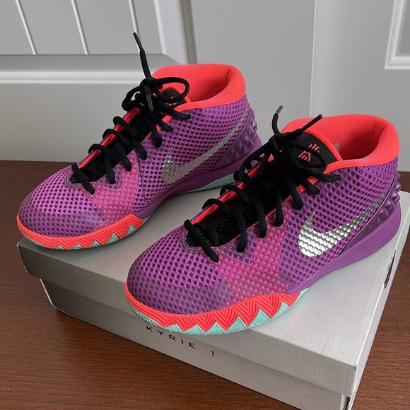 Kyrie Irving 1  'Easter' Edition - Picture 7 of 16